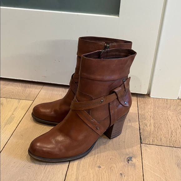 Tamari’s Chestnut Ankle Booties, size 40 - Picture 3 of 9